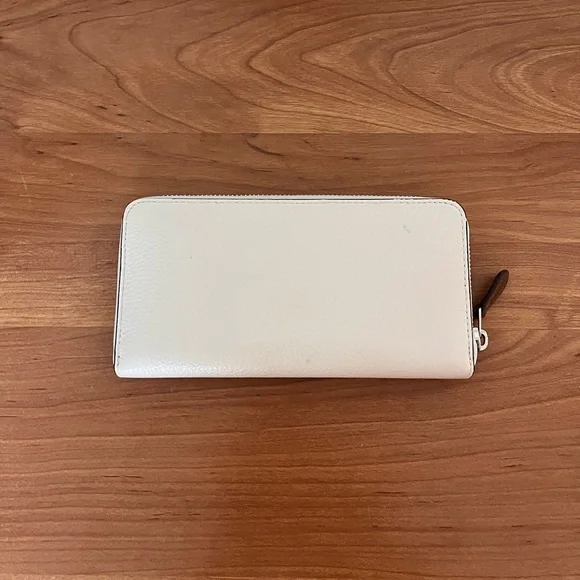 Coach Cream Leather Zip Wallet with C-3PO & R2-D2 Motif - Picture 4 of 4